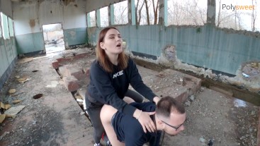 Публичный трах с парнем в видео от первого лица после того, как он много кончил на русском
