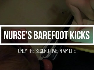 Barefoot Ball Kicks - Patiënt Op Zijn Knieën - Nurse Myste - Ballbusting CBT Femdom