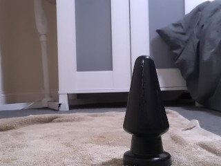 Hungry ass getting stretched by a nice butt plug