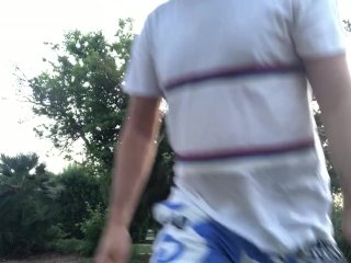 Meando en el jardín