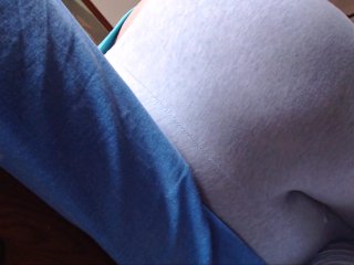 Smelly farts in hot tight yoga pants do_you want to smell_all?