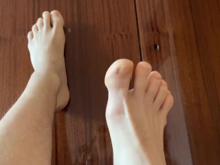 セクシーな男性の足