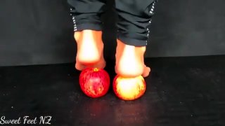 Apple Crush om uw voet Fetish te bevredigen - Nieuw-Zeelands accent