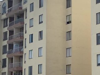 RETO A MI MEJOR AMIGA A QUE SALGA A EL_BALCON CON SU_VIBRADOR