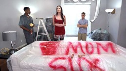 画家与大黑鸡巴磅角质继母 Aria Khaide 在她的继子面前