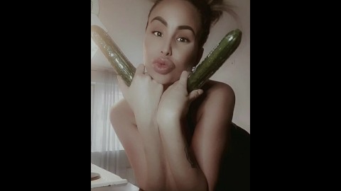 Екі балапан жігіттің үлкен, тығыз әтешін жұлып алуды ұнатады