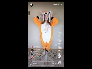 TIKTOK CHALLENGE - Mi Hermanastro me Visitó El Fin De Semana Pasado e Hicimos Una Transmisión En Vivo De Mí Chupando Su