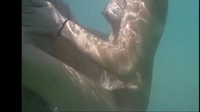 Amateur MILF Underwater Quick Fuck in Public Beach with Stranger -  Pornhub.com