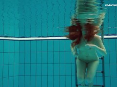 Czech chick Vesta enters swimming pool naked