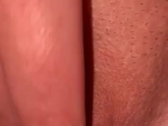 Шлюшка играет с мокрой киской после секса - Screenshot 10 of 16 - Massage