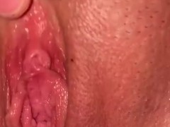 Шлюшка играет с мокрой киской после секса - Screenshot 11 of 16 - Wet Pussy