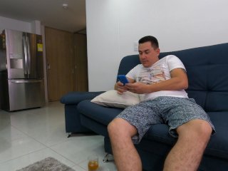 Me follo a mi amigo en su casa antes de que su esposa llegue screenshot number 0