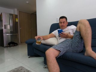 Me follo a mi amigo en su casa antes de que su esposa llegue screenshot number 1