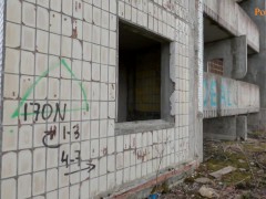Нарисовала граффити и потрахалась рядом с мотоциклистом (русская, кончил на сиськи) - Screenshot 5 of 16 - Strapon Cum