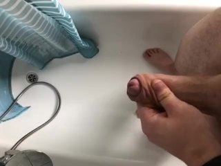 In die Dusche gepisst 