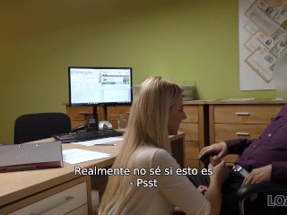 LOAN4K Dude ayuda_a una chica rubia_cuando necesita dinero extra para un coche