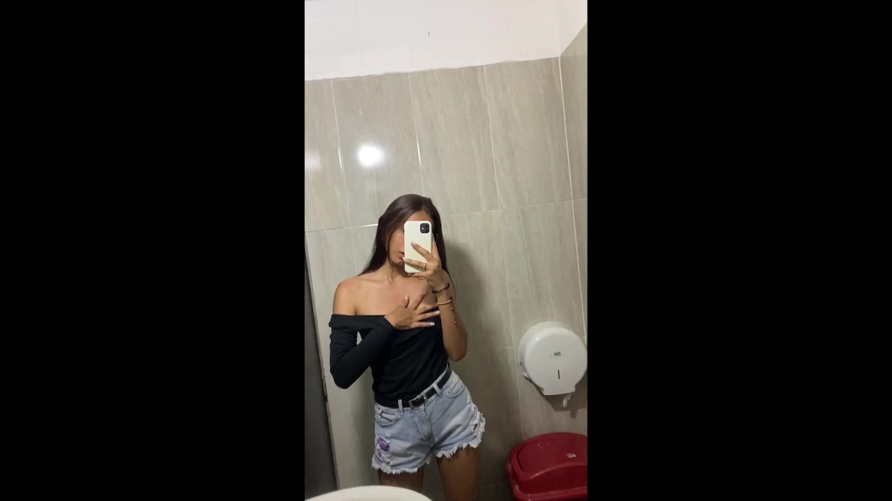 Chica española le manda video desnudandose a su novio