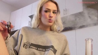 свитер, дым, блеск для губ