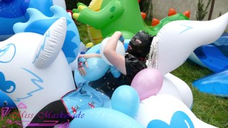 Miss Maskerade Rubber Doll spelen en popballon - Looner fetish in latex 01