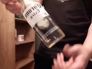 PINOY SNEAKY, UMIHI SA BOTE NG BEER SA CR NG BEER HOUSE.