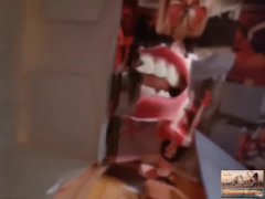 Giganta latina te encierra en una caja (Trailer)
