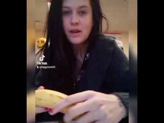 Leggy Lea on Kink Tok