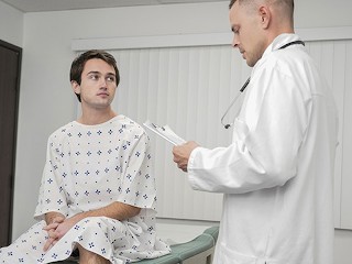 DoctorTapes - un Garçon Gay Chauffe Le Docteur Pour Avoir De L’aide Pour Son érection