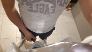 PINOY JAKOL SA PUBLIC WASHROOM SA MALL