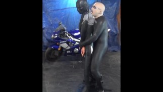 Motorrad im Hintergrund Spaß mit Dummy Teil 2