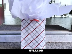 Video Petite MYLF invites a married guy over to thank him properly for his kindness