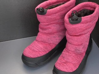 Fetichismo De Zapatos: Eyacular En Zapatos Rosas De Invierno.