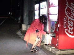 赤いコートで自販機前露出。 - Screenshot 13 of 16 - Chastity