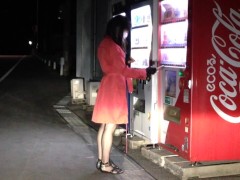 赤いコートで自販機前露出。 - Screenshot 5 of 16 - Japan
