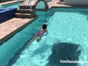 Preview 2 of Le ofrezco dinero a una desconocida mientras se encuentra nadando en piscina