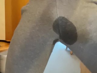 In die Jogginghose pullern.