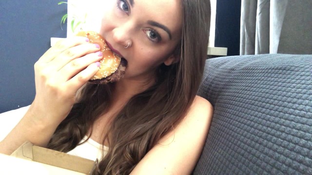 Sexy Babe Eating a Burger - Pornhub.com