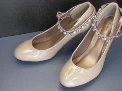 Shoe fetishism 靴フェチ ベージュ色のハイヒールにぶっかける