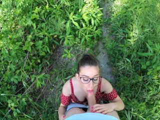 Smarrita non riesce a camminare sesso rischioso mi succhia_il cazzo e sborro sul suo_viso (ITALIANO)