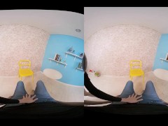 【無】[VR] アナタの股間をシゴきながら耳元で淫語を囁いてくる美痴女！加藤えま パート1 - Screenshot 4 of 16 - Porn Star