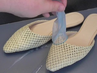 Обувной фетишизм; эякуляция в плетеные сандалии.