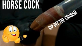 Énorme bite culte sur vos genoux POV entre mes jambes et sucer ma grosse bite pour éjaculation masculine solo