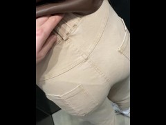 Познакомились в лифте и я тут же отсосала его огромный член - Screenshot 1 of 16 - Stranger Blowjob