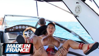 Sex on the yacht with curvy cougar