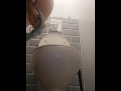 Sexy girl peeing for your fetish - Screenshot 6 of 16 - Pissing