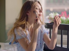 Video ULTRAFILMS Mila Azul using her make up accessory as a sex toy