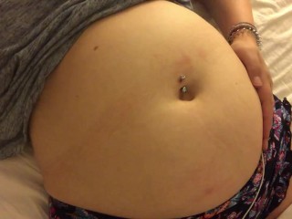 Swollen Belly Girl Opgeblazen Belly Gurgles