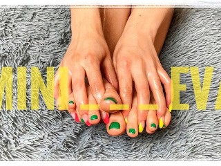 Mini Eva Shows a Fetish with a Massage of Sexy Wt Feet 4k 18+