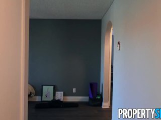PropertySex Flirty Real Estate Agent Comes Highly Recommended screenshot number 0