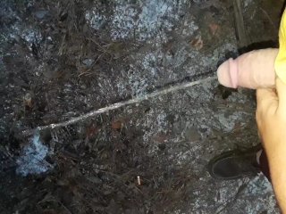 pissing while on a hike (: