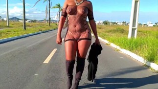 VESTIDO FISHNET QUASE NAKED ANDANDO